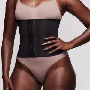 SKIMS Black and Tan Waist Trainer